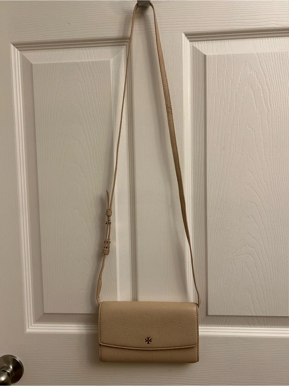 Tory Burch compact pebbled